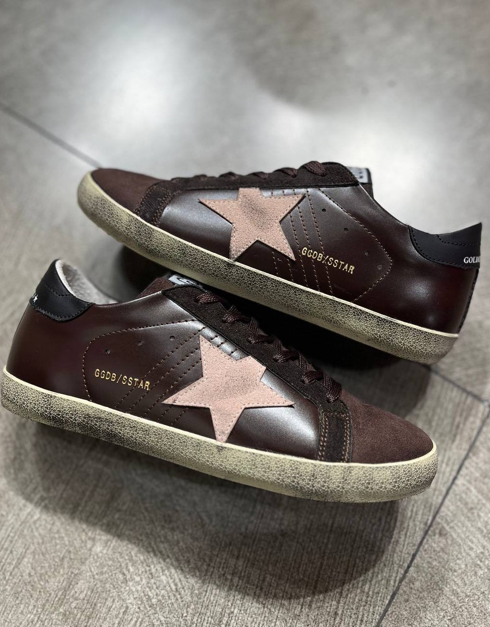 کتونی گلدن گوس